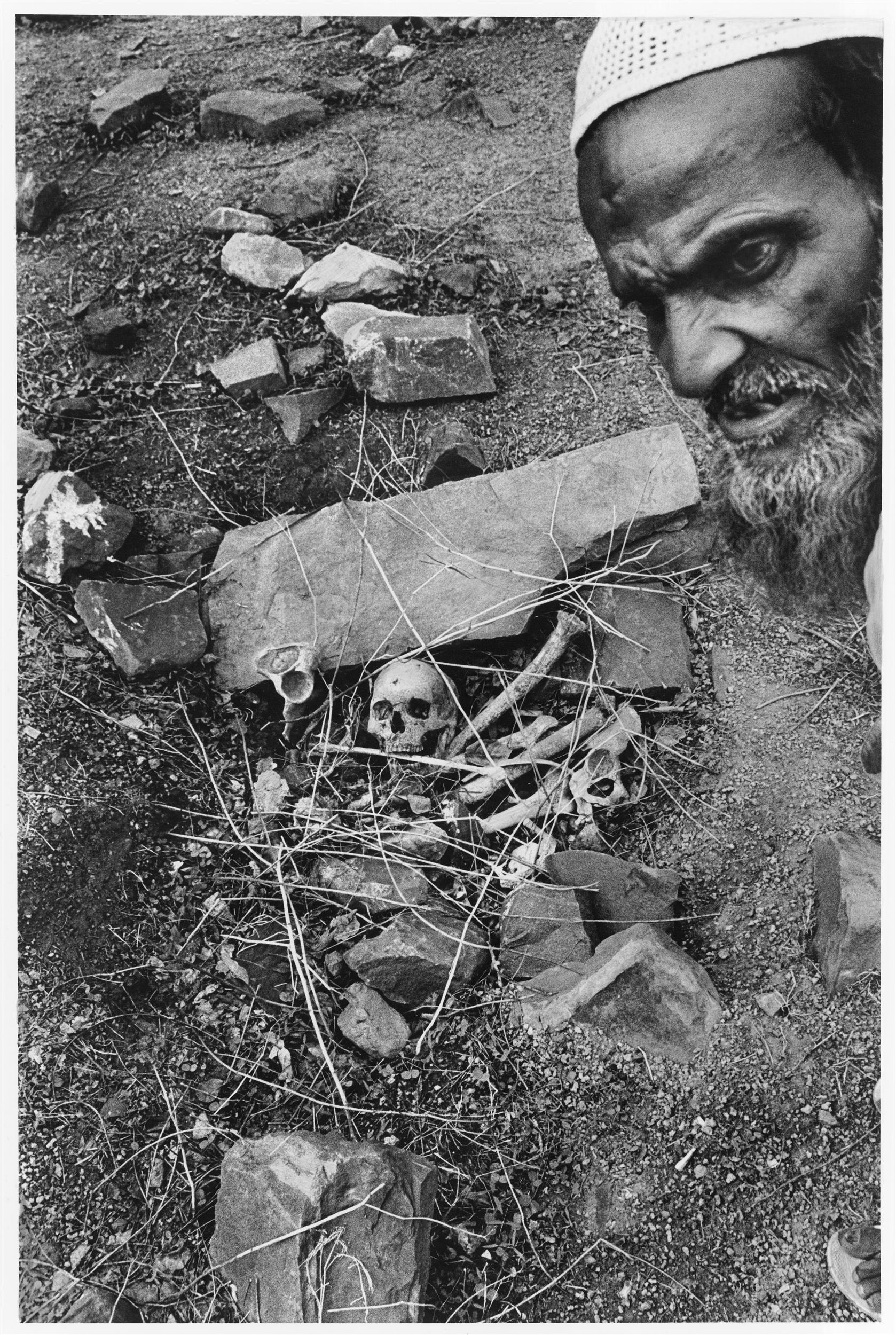 picture 27. Cemetery, Bhopal 2002